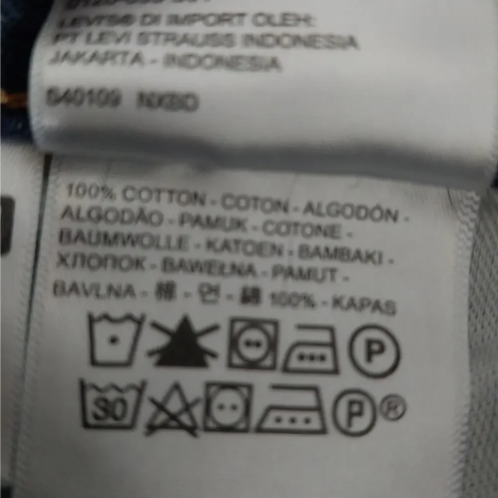 Levis measurements waist